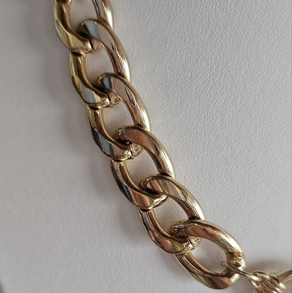Large Designer Gold Curb Chain - Picture 3 of 6